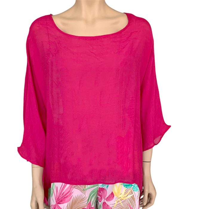 Women's Crew Neck 3/4 Sleeve Top with Curve Hem