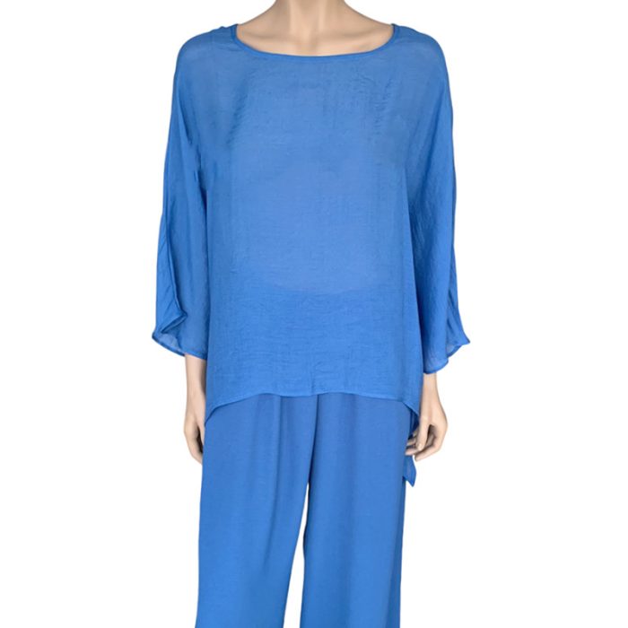 Women's Crew Neck 3/4 Sleeve Top with Curve Hem