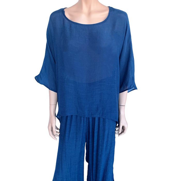 Women's Crew Neck 3/4 Sleeve Top with Curve Hem