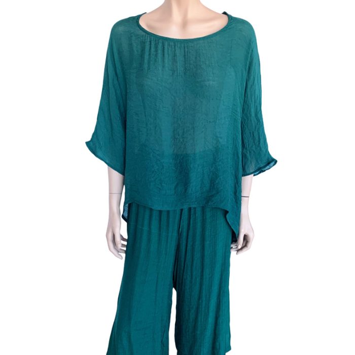 Women's Crew Neck 3/4 Sleeve Top with Curve Hem